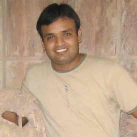 Dr. Arihant Singhi