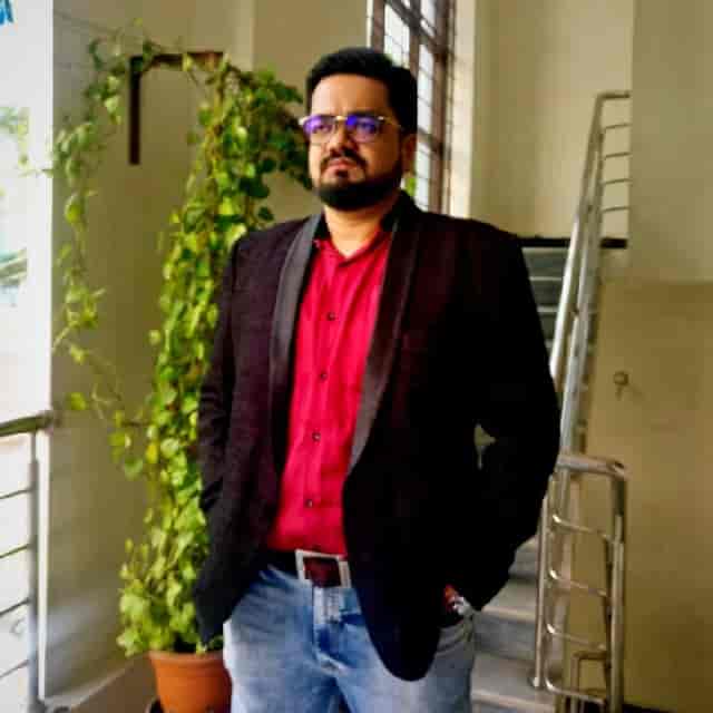 Dr. Aashish Todi