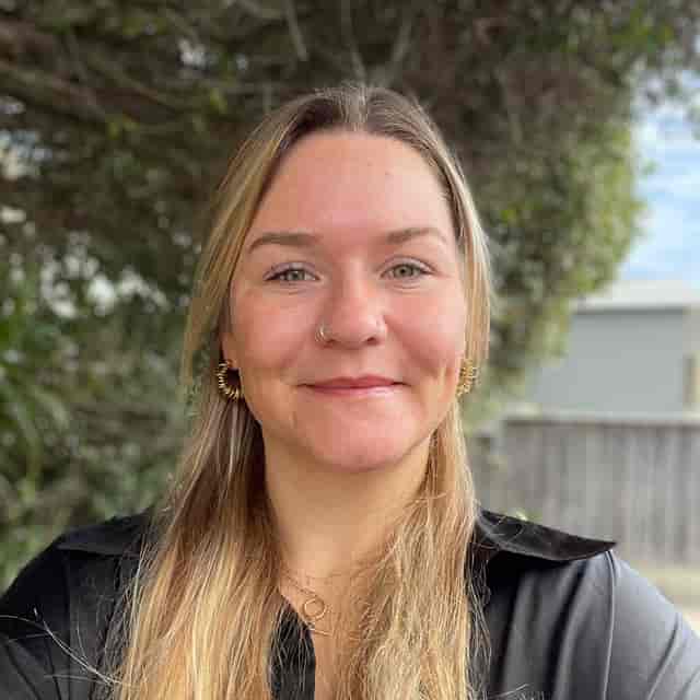 Miss Manuela Schmitten